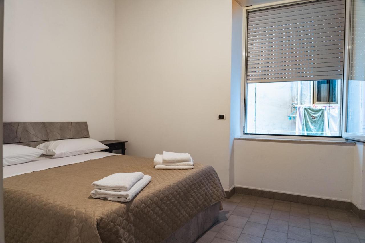 Appartamento In Pieno Centro Storico Con Terrazzo “O'Vicariello” Naples Exterior photo